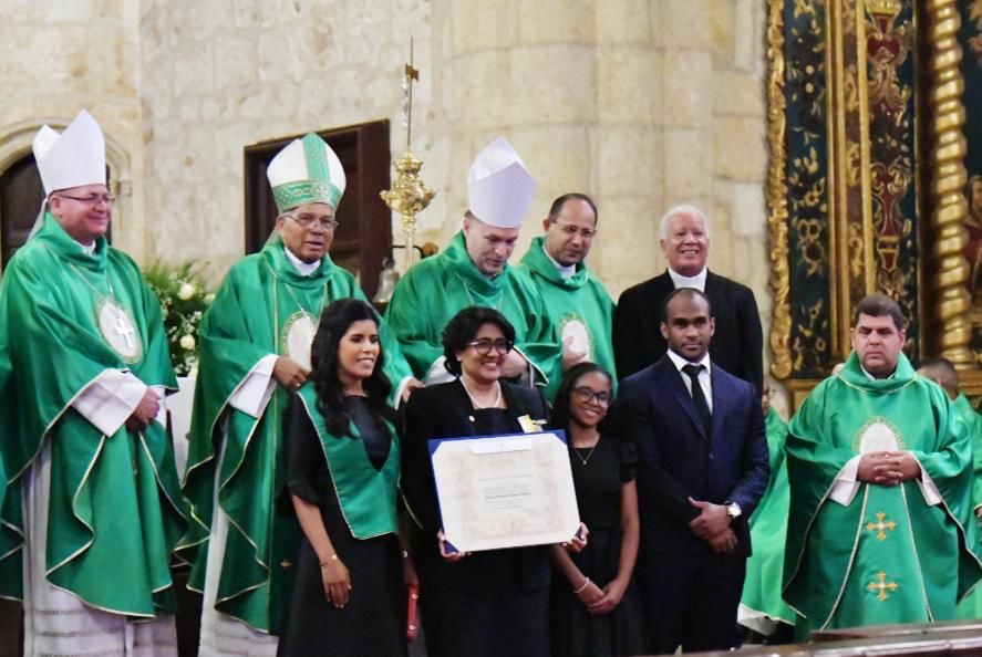 Magistrada Eunisis Vázquez recibe las más altas distinción por parte del Papa Francisco PHOTO 2023 10 30 09 26 19 1