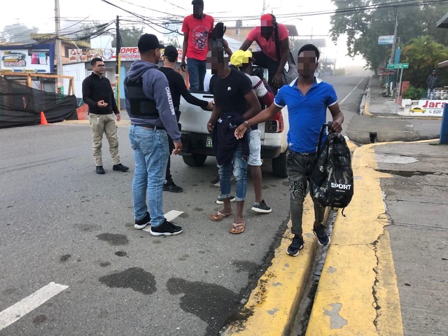 Unidades de la DGM detienen 1,083 y deportan 450 extranjeros indocumentados sorprendidos en el país