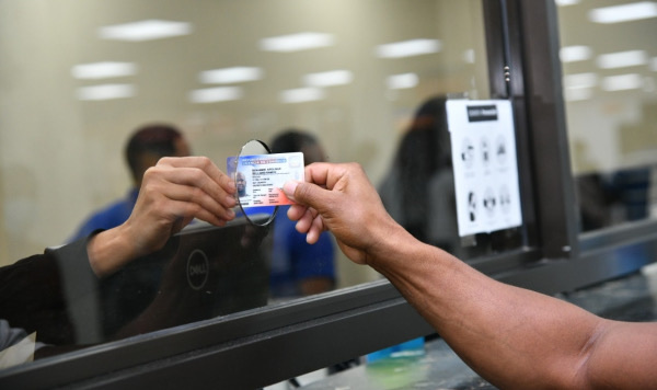 España facilita el canje de carnets de conducir