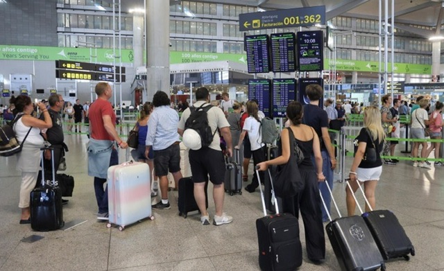 JetBlue y United Airlines anuncian alianza para programas viajeros frecuentes; dominicanos usan ambas líneas