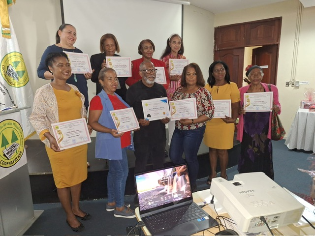 Coopnaprensa e IPPP agasajan madres periodistas