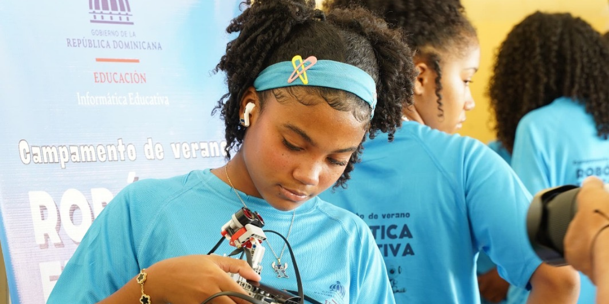 Ministerio de Educación concluye Campamento de Robótica impactando a más de 22 mil estudiantes en 18 Regionales