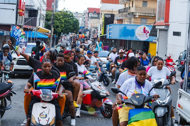 REVASA realiza impresionante y exitosa Caravana de Orgullo, Resistencia y Diversidad.