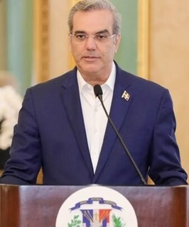 Conversatorio entre el presidente Luis Abinader y al Opinión Pública