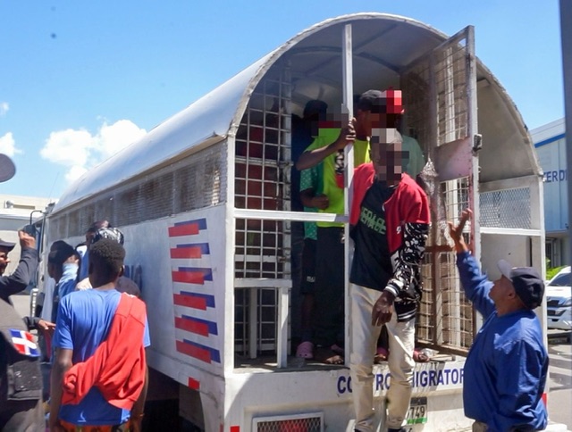 Unidades migratorias detienen 1,684 indocumentados; Deportan a otros 1,177 haitianos en condición irregular