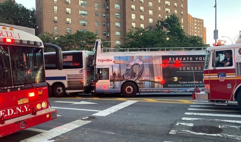 Choques de 3 autobuses con apenas de horas diferencia dejan 30 heridos en NYC