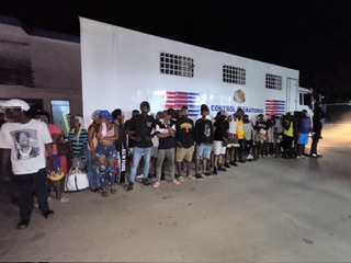 Operativos interinstitucionales en Dajabón dejan 68 detenidos indocumentados y cierres de bares.