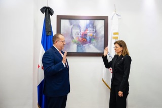 Vicepresidenta Raquel Peña juramenta a Magín Díaz como ministro de Hacienda