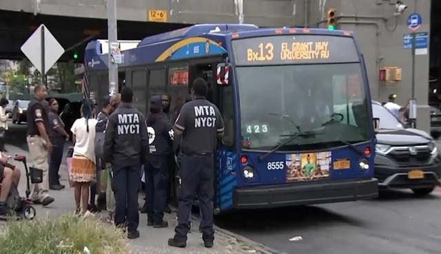 Agentes MTA redoblan presencia paradas buses públicos Alto Manhattan y El Bronx para evitar evasión pasaje