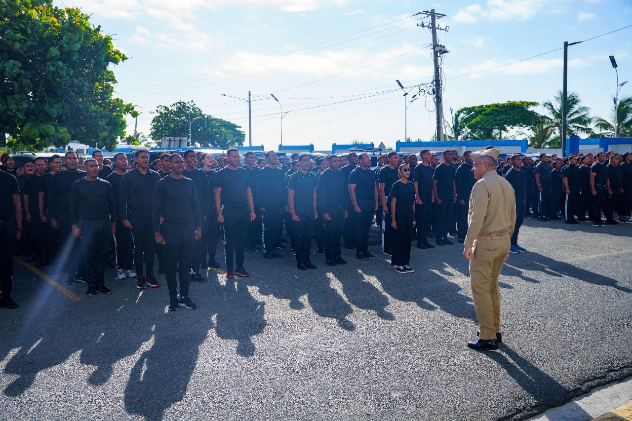 La DGM inicia entrenamiento práctico 400 nuevos agentes de interdicción integrándolos  a labores operativas migratorias fijas en 19 provincias