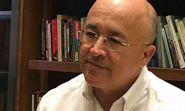 Preocupado por el deterioro del sistema educativo