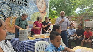 Nordestanos se reúnen en la Plaza Familiar para saborear la Pasta Antifascista