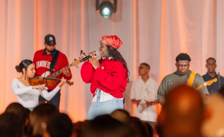 Cantante cristiana Raisa Díaz impacta con el clamor ardiente de su tema «Revela»