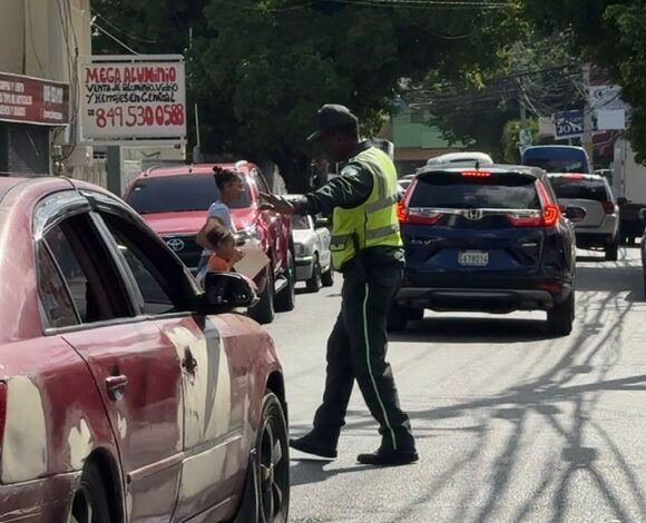DIGESETT atiende solicitud de Junta de Vecinos Reparto Rosa y mejora la circulación en la avenida Las Palmas