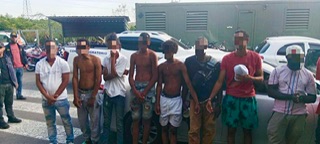 Unidad de la DGM detiene haitianos indocumentados y a 6 dominicanos que trataron de impedir interdicción