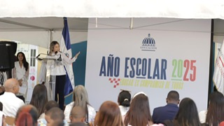 Gloria Reyes encabeza inicio del año escolar en el Distrito 15-01; “la educación el único bien que no nos pueden arrebatar”, agregó