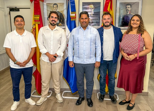 El Consulado dominicano en Barcelona y la Asociación para el Talento formalizan acuerdo para impulsar la formación de los dominicanos en el exterior