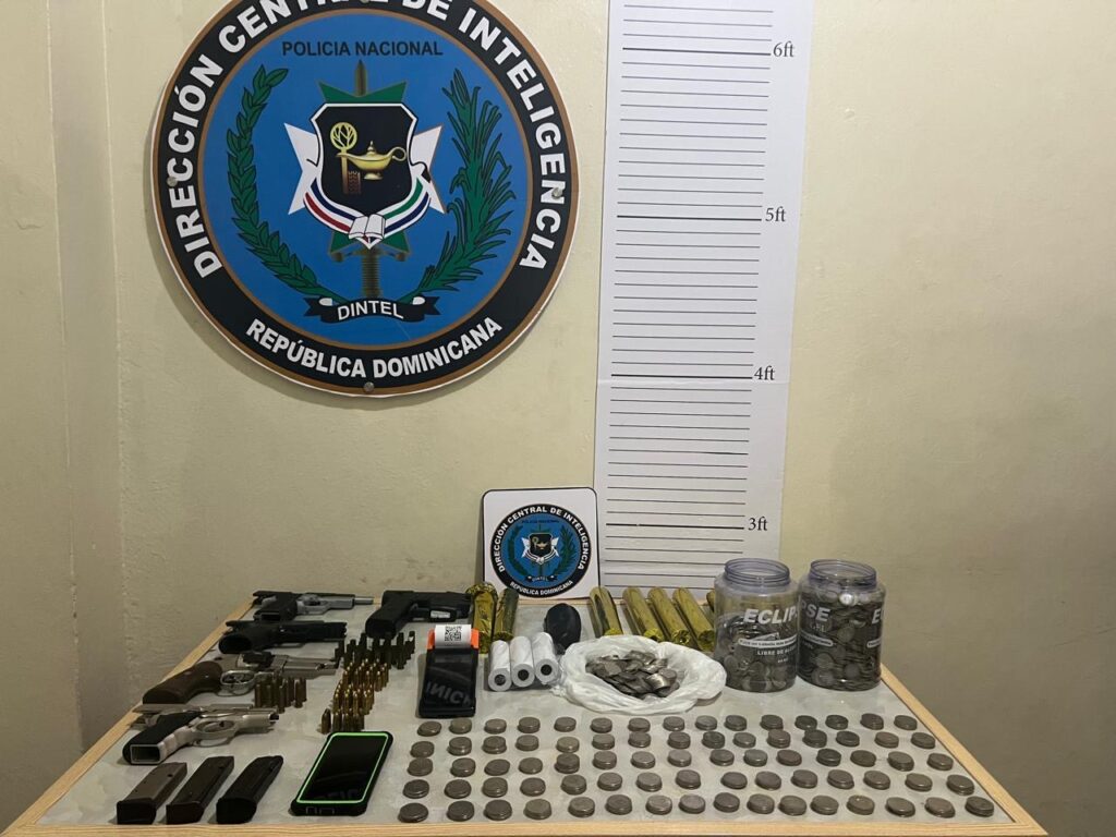 PN y MP apresan tres personas y ocupan armas de fuego, dinero y otros objetos durante allanamientos en Espaillat
