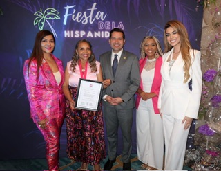 Entregan Medalla y Certificado “Mujer de Impacto Mundial” a periodista Rose Mary Santana