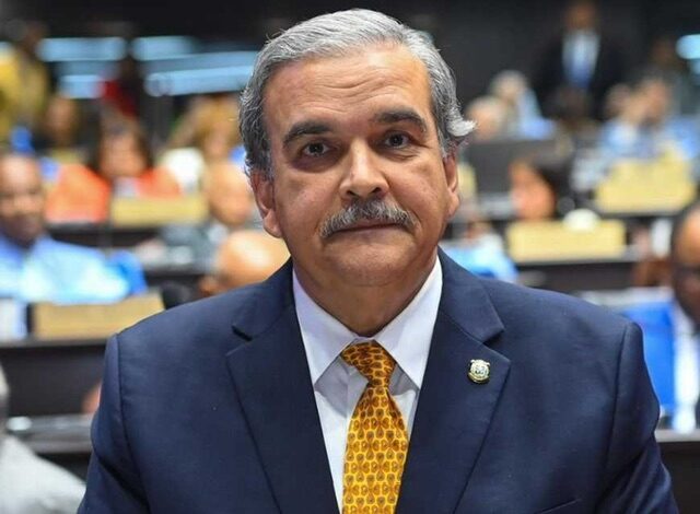 Diputado Elías Wessin presenta iniciativas de Reforma Fiscal