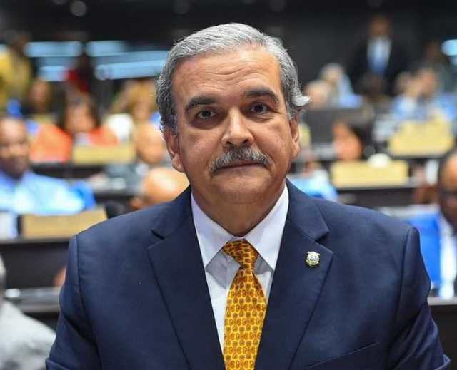 Diputado Elías Wessin presenta iniciativas de Reforma Fiscal