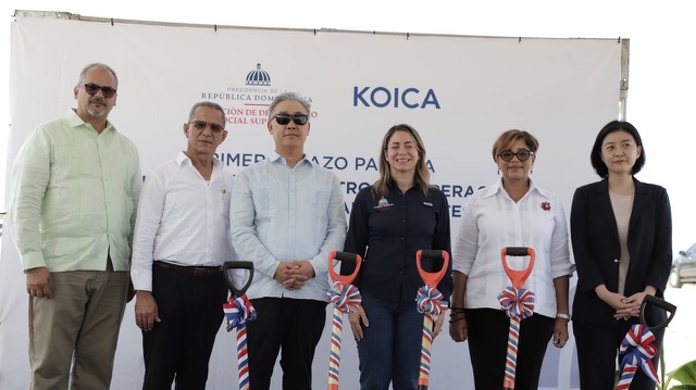 Gloria Reyes y embajador de Korea encabezan primer palazo para construcción de un CSC en Hatillo Palma