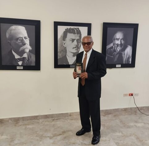 Entre Versos y Párrafos