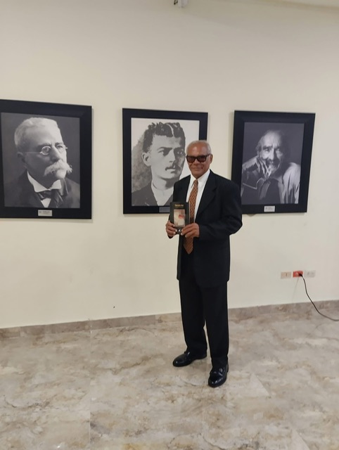 Entre Versos y Párrafos