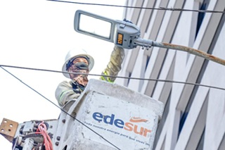 Residentes de Residencial La Fe denuncian brigadas de Edesur provocan interrupción de servicio