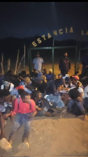 DGM Intercepta a 84 haitianos indocumentadosescondidos en una zona boscosa de Montecristi