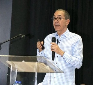 Franklin García Fermín presenta en Moca opúsculo titulado “El Camino para Profundizar el Cambio y Mantenernos en el Poder”.