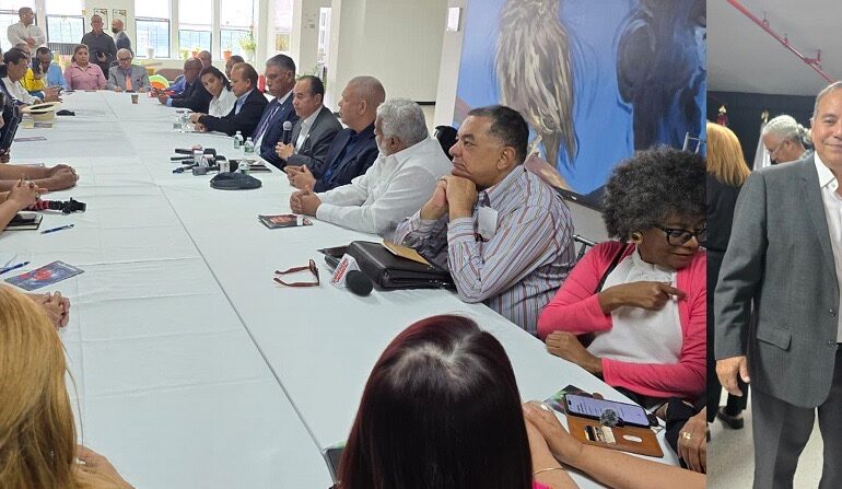 Director de Prensa Presidencia RD se reúne en NY con medio centenar de periodistas