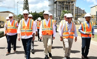 Presidente Abinader supervisa nueva planta Energas 4