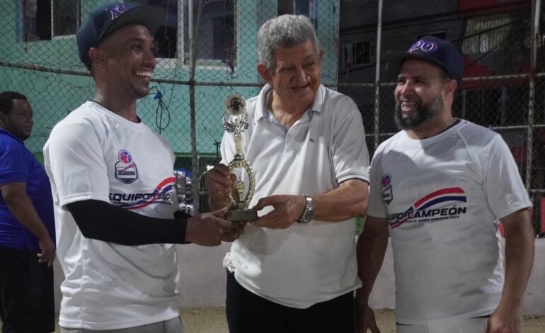Adovenprofar gana categoría Júnior Superior del Softbol del Distrito Nacional.