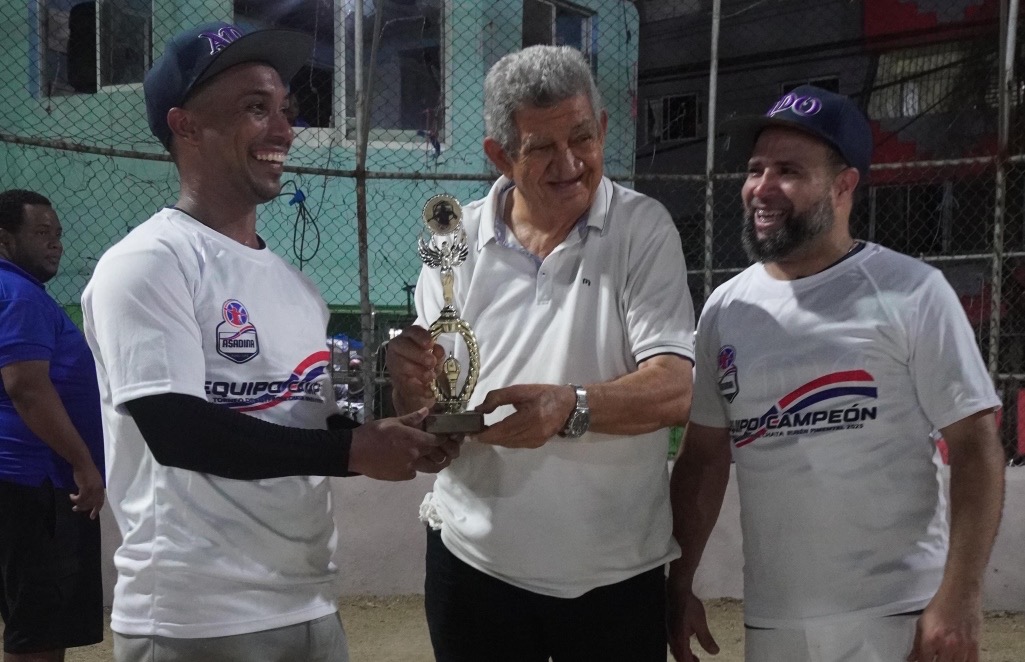 Adovenprofar gana categoría Júnior Superior del Softbol del Distrito Nacional.