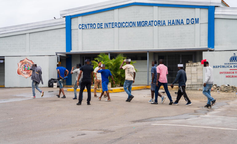 DGM detiene a 1,133 inmigrantes irregulares y deporta otros 1,077 tras jornadas interdicción