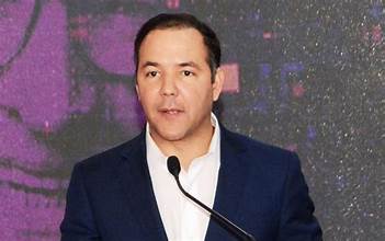 Comprando energía cara para botarla