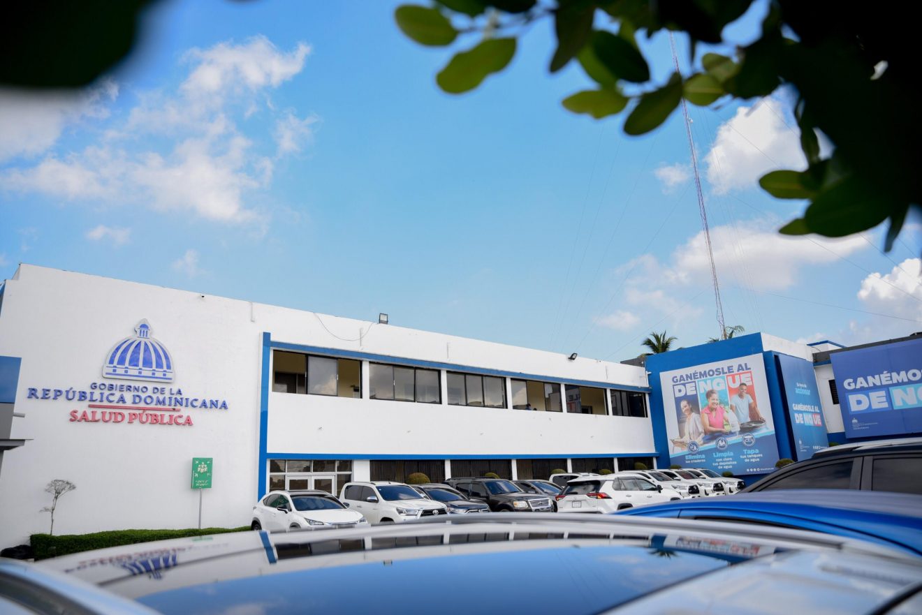 Ministerio de Salud recomienda hidratarse y evitar exposición directa al sol por las altas temperaturas