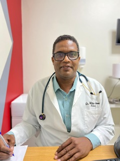 Pediatra y nutriólogo deportivo Wilkin Cabrera, advierte sobre preparación deben llevar niños y adolescentes que practican béisbol en las academias