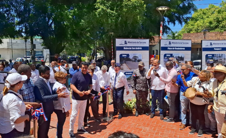 David Collado,ministro de Turismo, inaugura destacamento de la Policía turística  (Politur) en Boca Chica,entre otras obras comunitarias en ese municipio