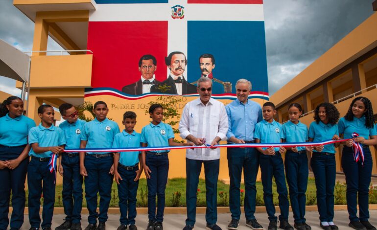 Presidente Abinader inaugura Liceo Padre José Salvador Fernández de 24 aulas en Bonao, que beneficiará a más 800 estudiantes*