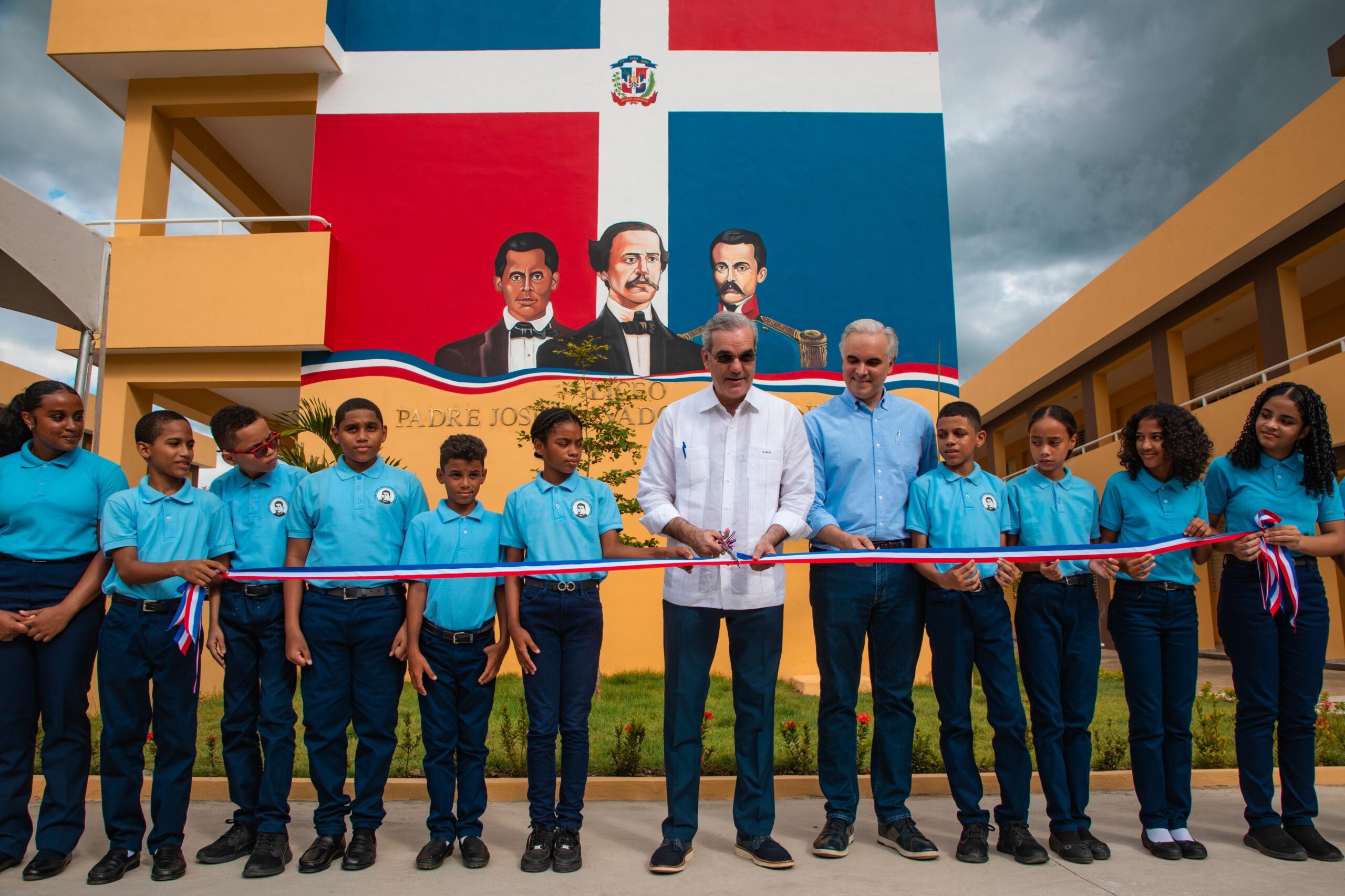 Presidente Abinader inaugura Liceo Padre José Salvador Fernández de 24 aulas en Bonao, que beneficiará a más 800 estudiantes*