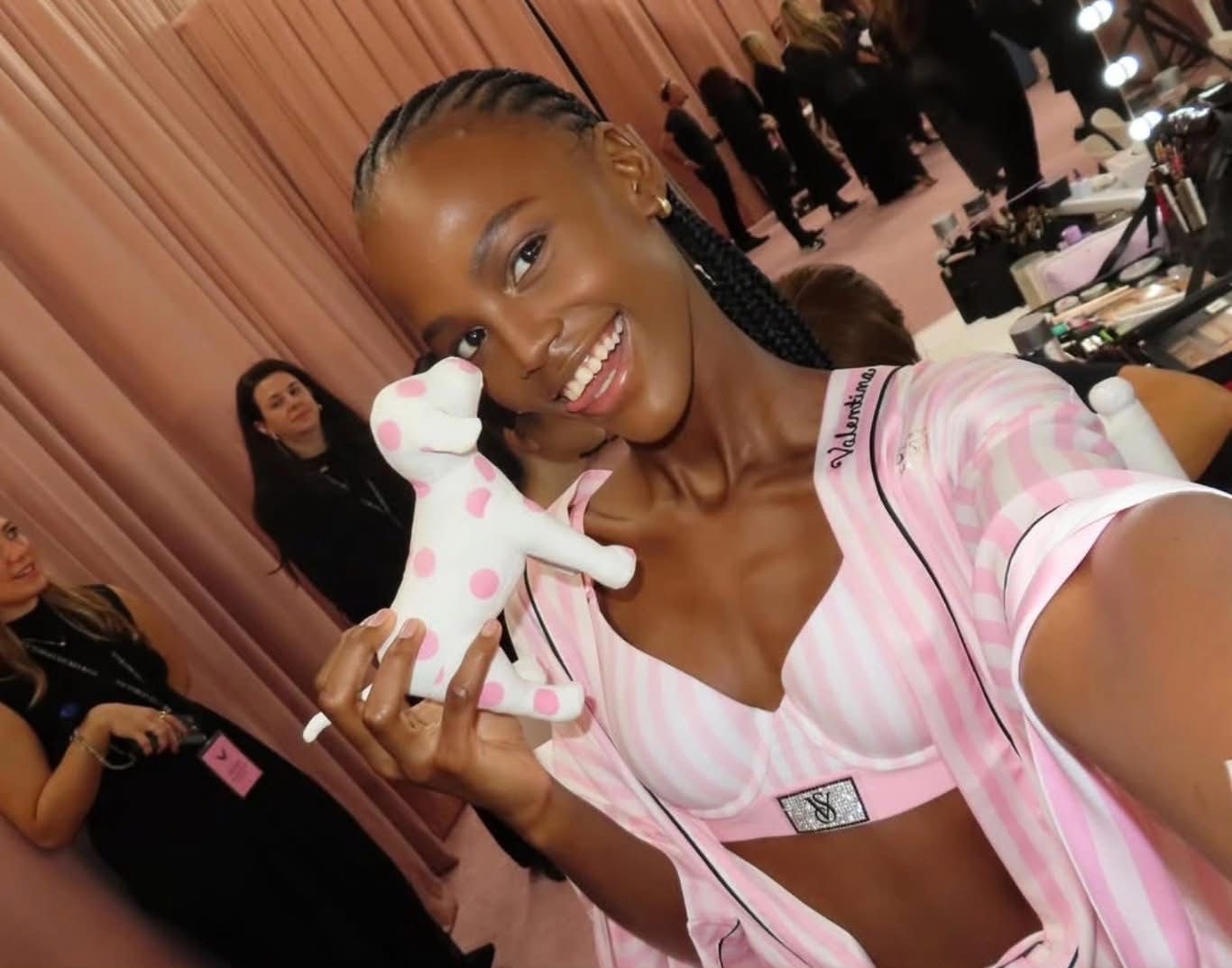 Valentina Castro, primera modelo Nefer, en desfilar para Victoria’s Secret