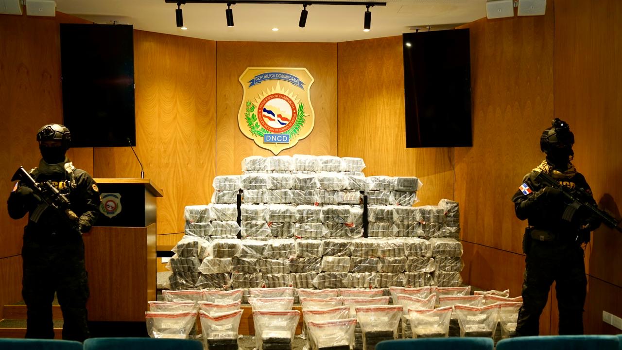 En amplio despliegue de fuerzas por Aire,Mar y tierra  intervienen lancha con 650 paquetes posiblemente Cocaína