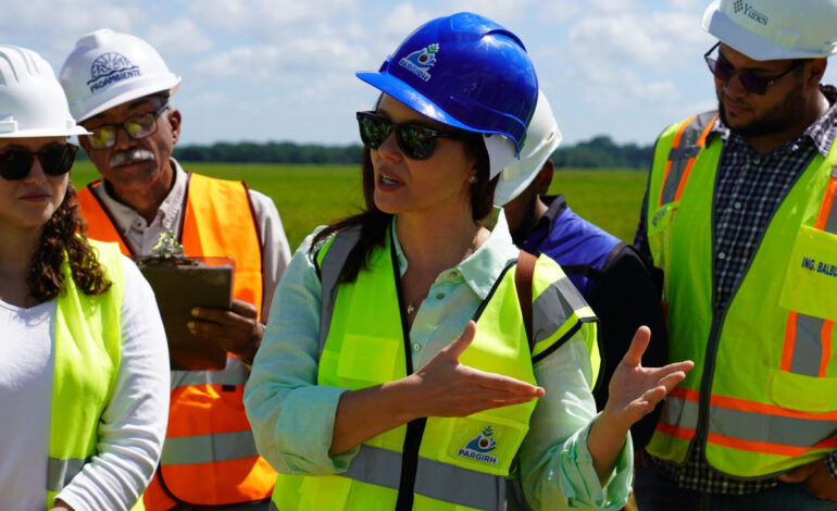 Indrhi recibe delegación del Banco Mundial