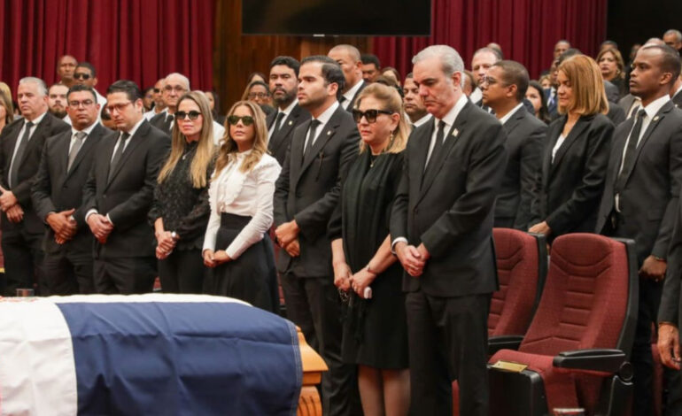 Presidente Abinader asiste a honras fúnebres del dirigente político Vicente Sánchez Baret