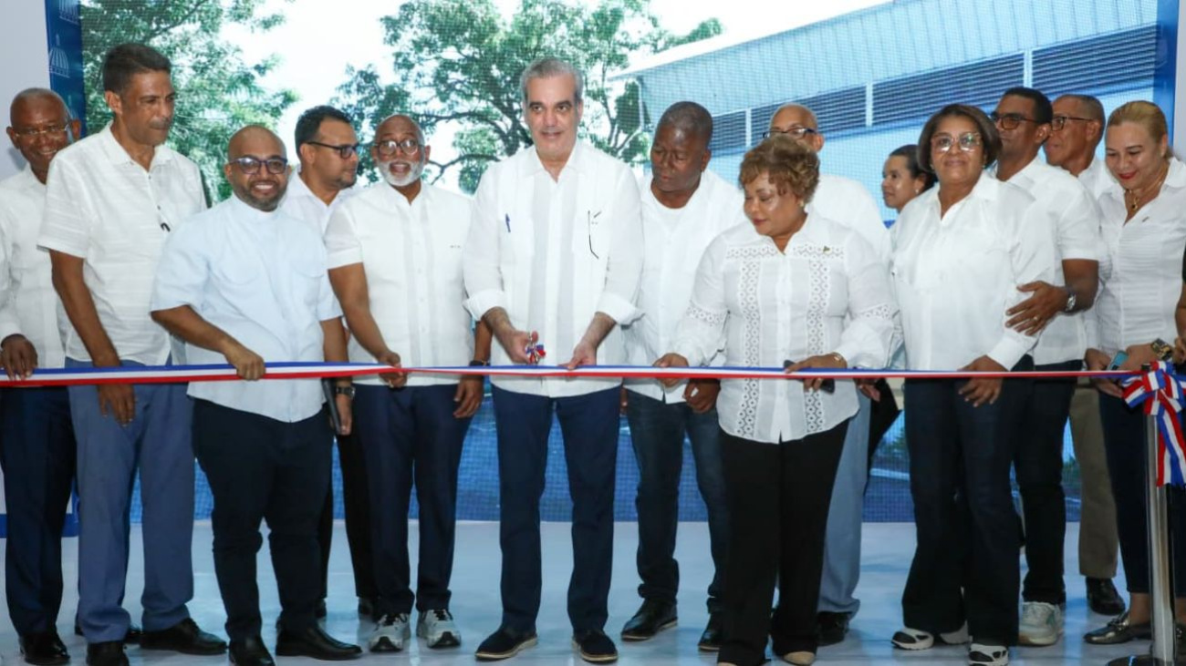 Presidente Abinader pone fin a más de 60 años de espera con la inauguración del polideportivo Club Rafael Osvaldo Mercedes (CROM), en Villa Mella