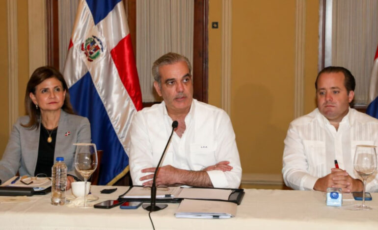 Presidente Abinader dispone suspensión  docencia