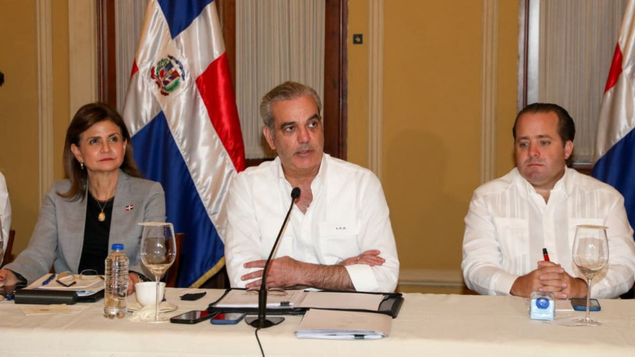 Presidente Abinader dispone suspensión  docencia