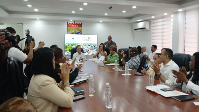 Gobierno trabaja para entregar 158 nuevas aulas